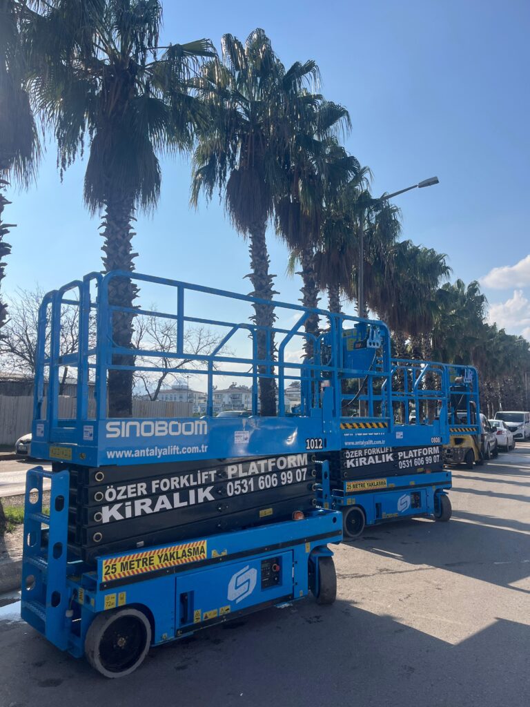 Antalya Organize Sanayi Bölgesinde Manlift Kiralama